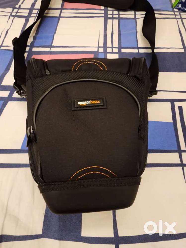 Camera Bag for Canon / Nikon / Sony / other DSLR / mirrorless cameras.