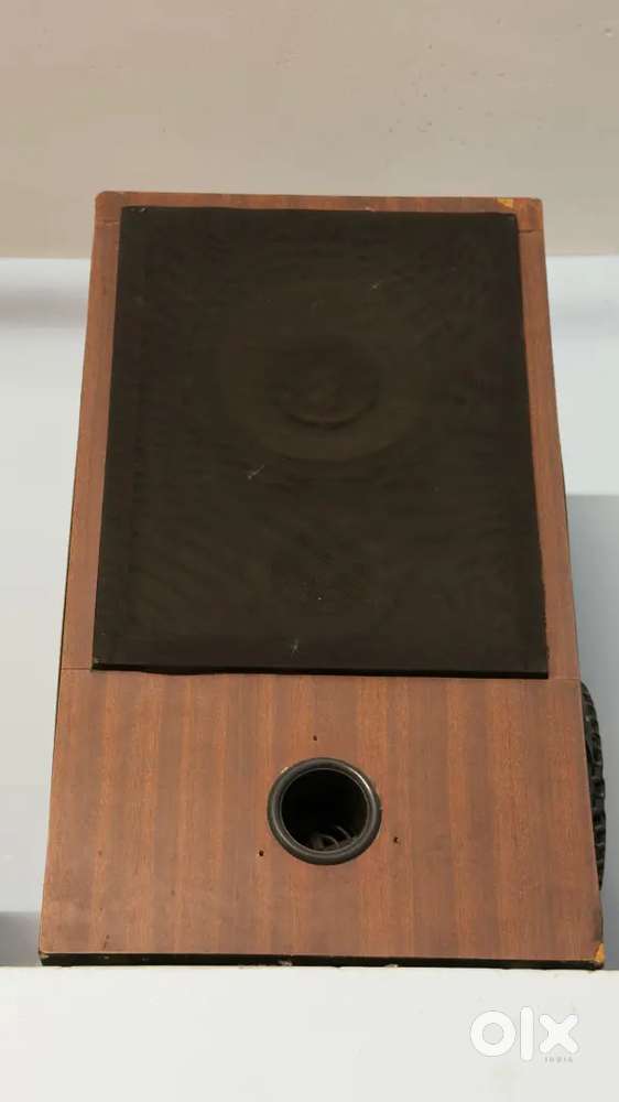 Speaker box