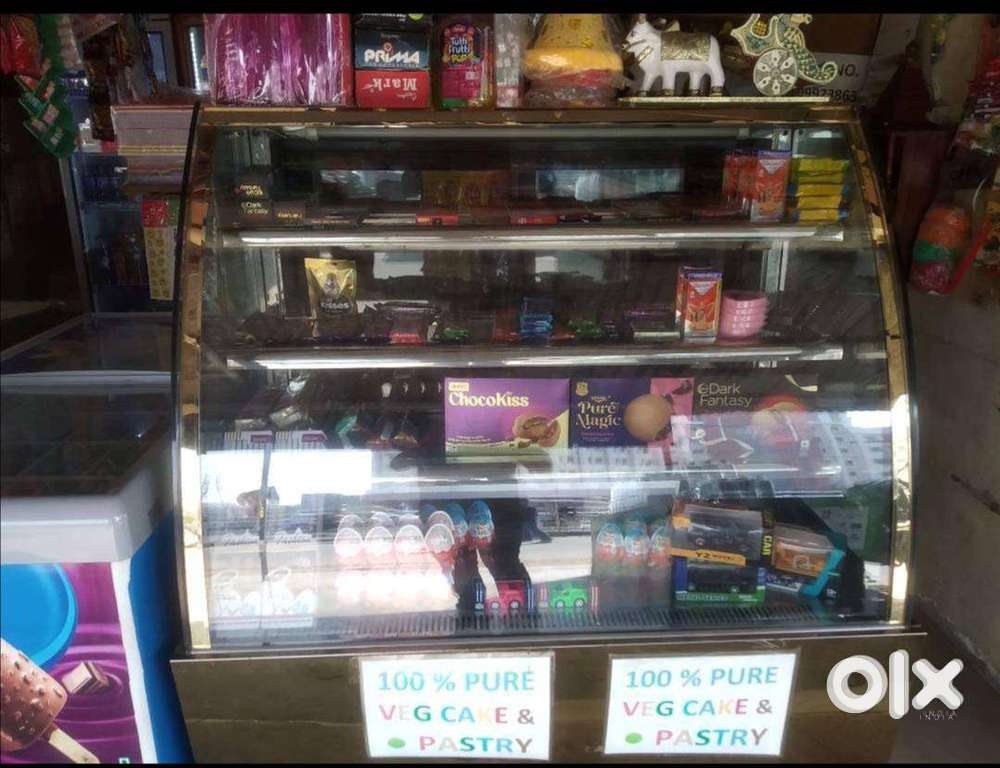 4/4 Display Fridge in excellent condition