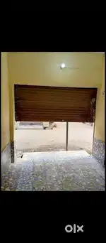 Naya shop hai dukaan mein tile pathar laga hua hai no security money