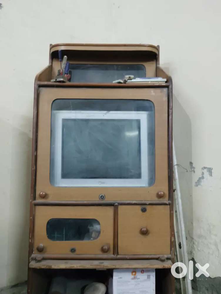 Colour tv with tv trolley