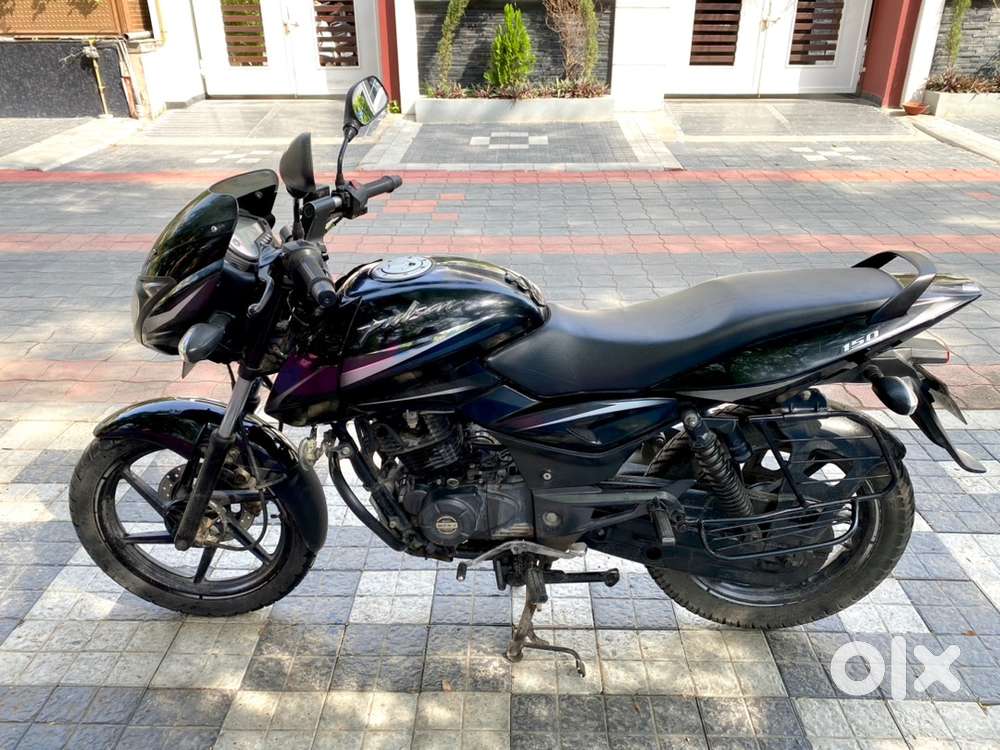 Bajaj Pulsar 150 cc 2016 December 1st owner