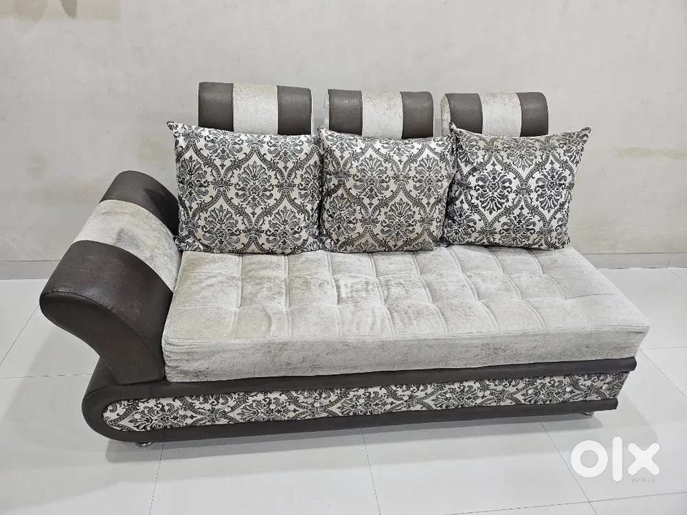 Sofa set 3+3 seater , BRAND NEW CONDITION URGENT SALE Reasonable Rate