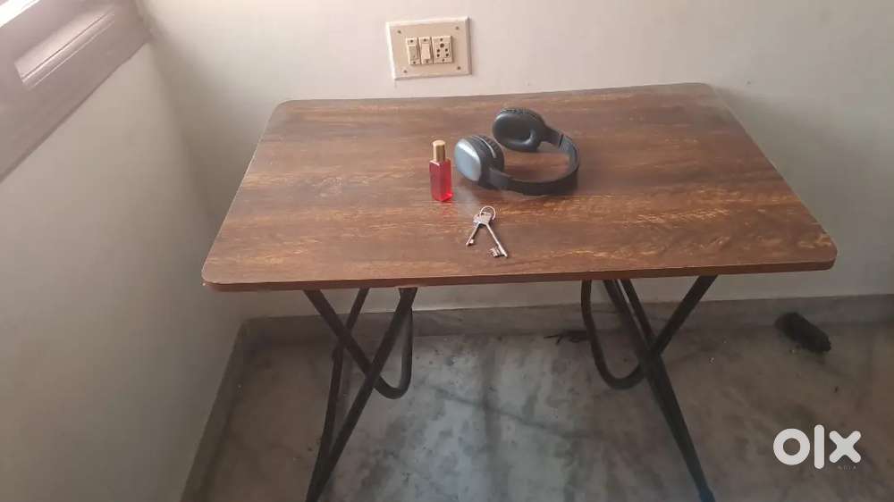 Study table ( 4 legs)