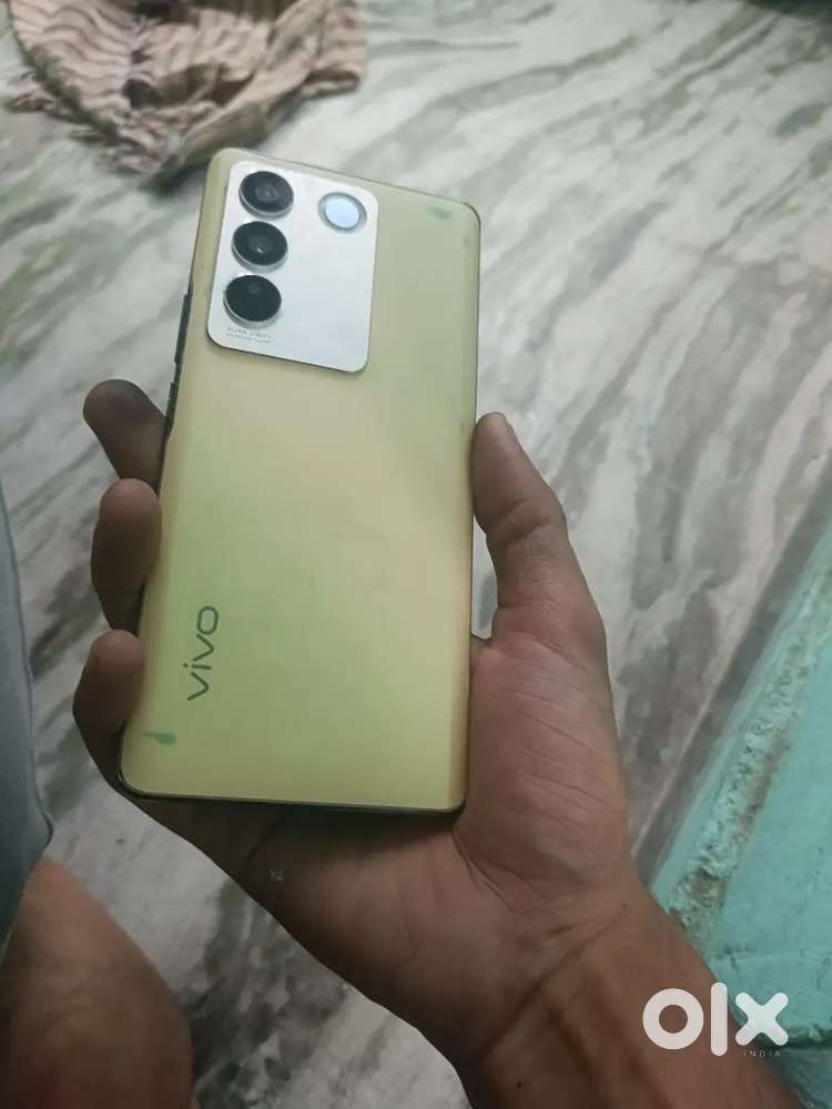 Vivo v27. Full decent condition