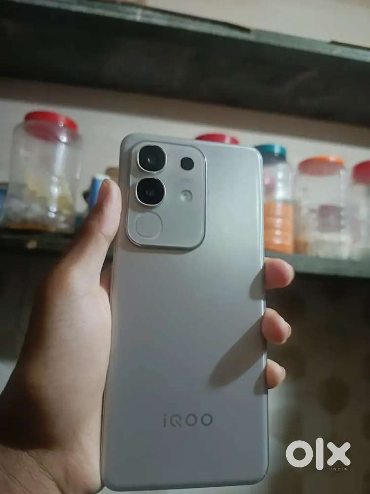 IQOO Z10X 5G /6GB +128 STORAGE+mediatek dimensity 7300 processor