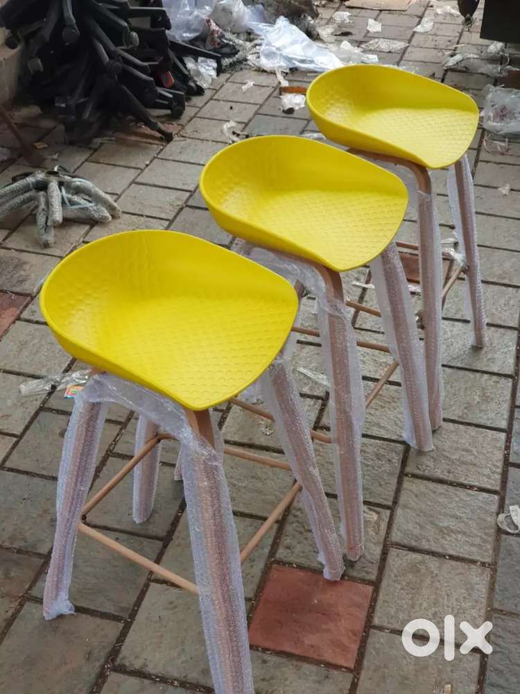 Urgently required counter staff and service staff