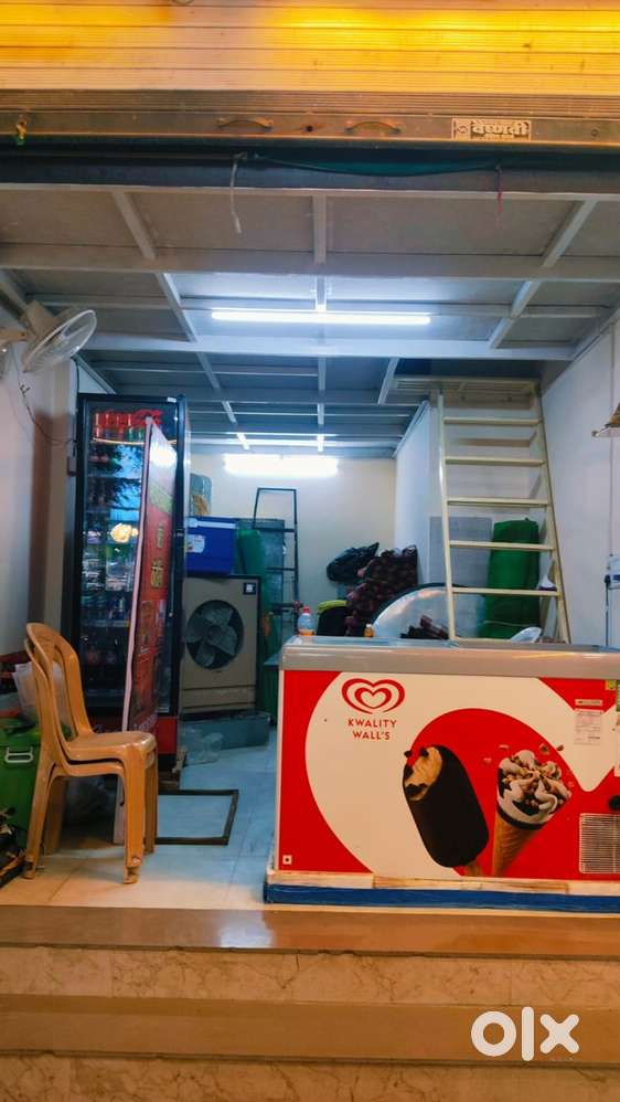 Corner shop maharashi building 180 sq feet by side of Ola showroom man
