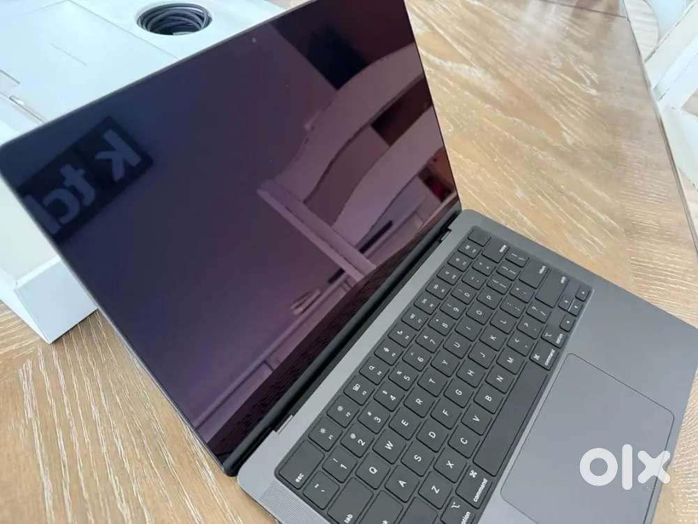 Apple MacBook Pro M4 14 (16GB RAM, 512GB SSD, Space Black, MW2U3LL/A)