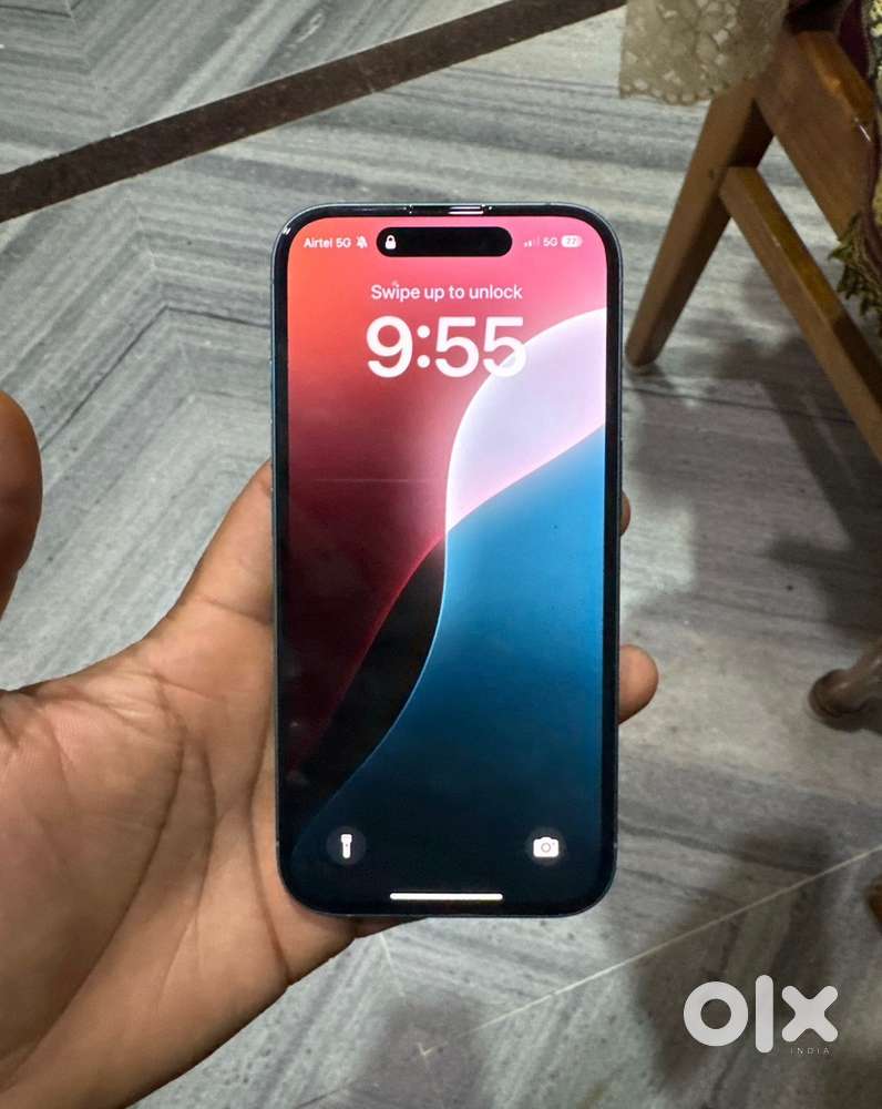 selling my 4 month old iphone 16 with  bill and box