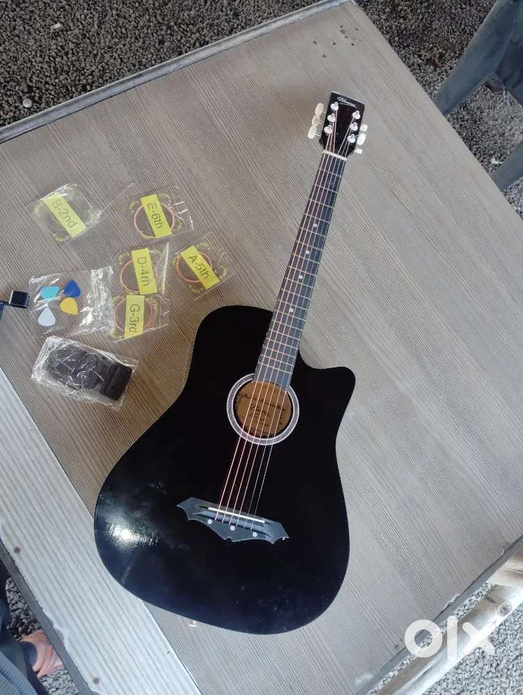 Henrix guitar in excellent condition