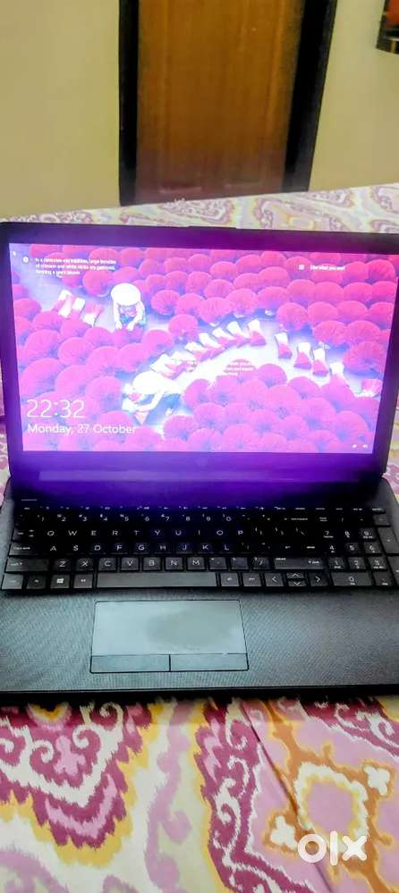 Selling HP laptop AMD A9 5R prosser windows 10 OS version good