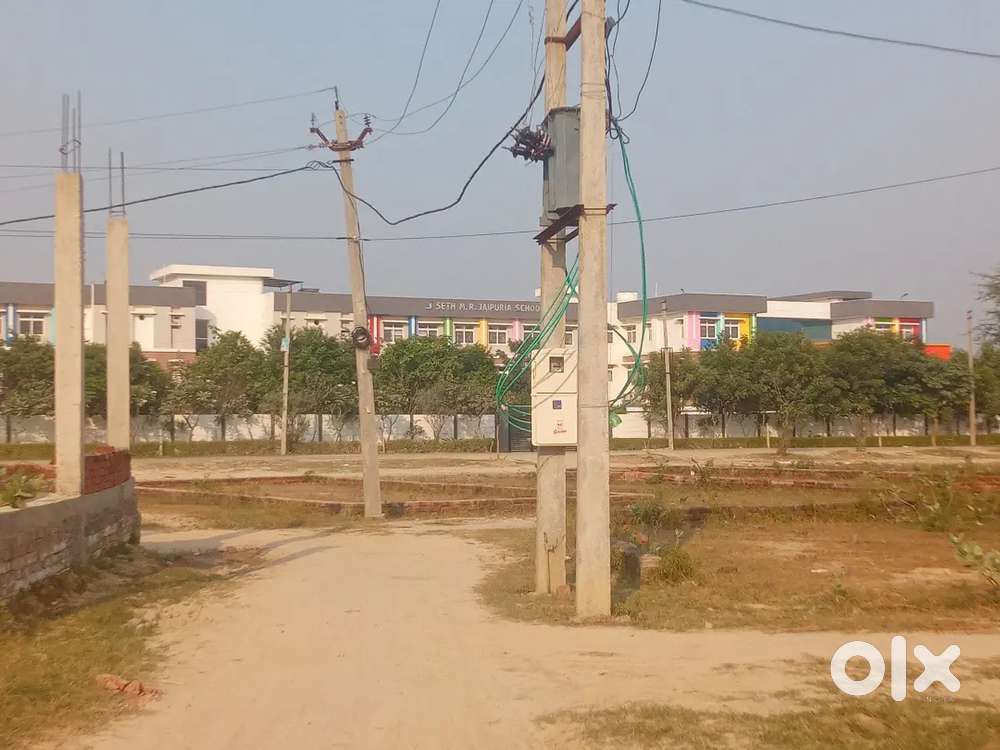 T plot front of Jaipuriya school pandit khera Krishna nagar 20×50