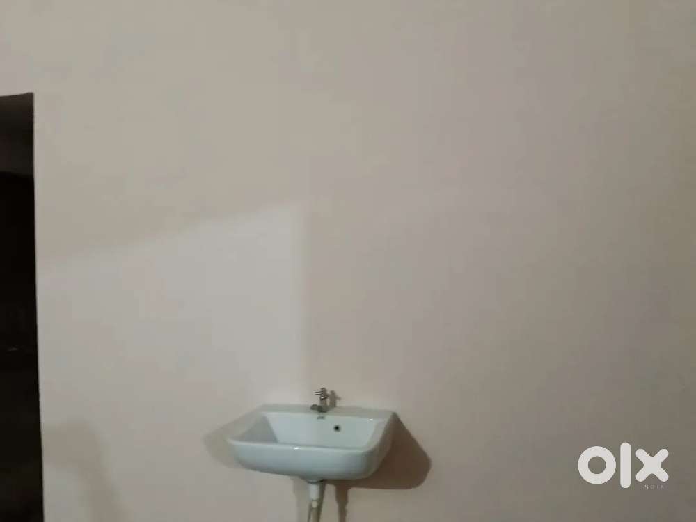 For rent prefered family and girl