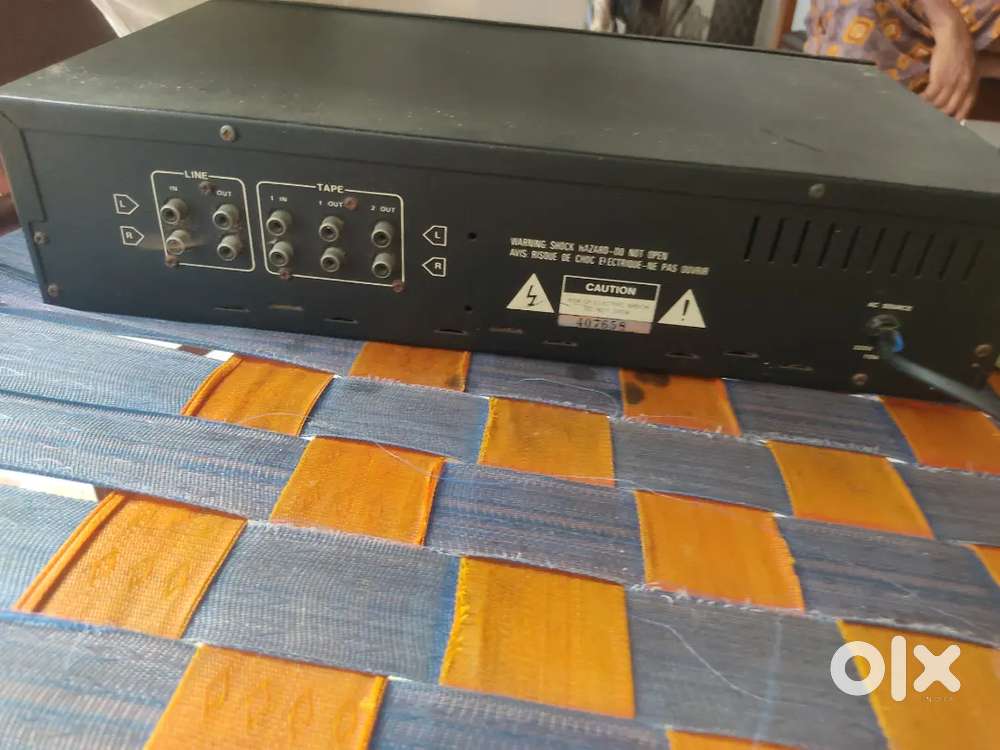 Audio amplifier with equalizer