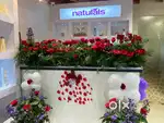 Salon manager for natutals (female)