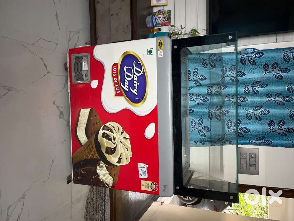 Fridge with showcase