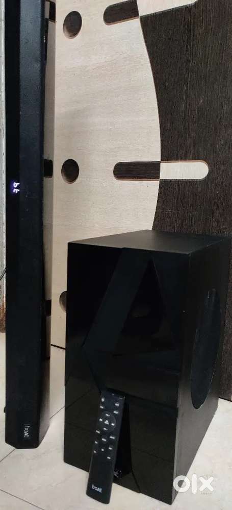 BOAT SOUNDBAR WITH SUBWOOFER HOME THEATER SPEAKER (IMMACULATE CON)