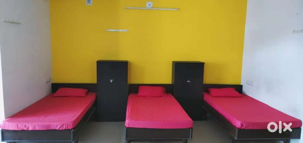 Triple sharing Beds available in Karelibagh
