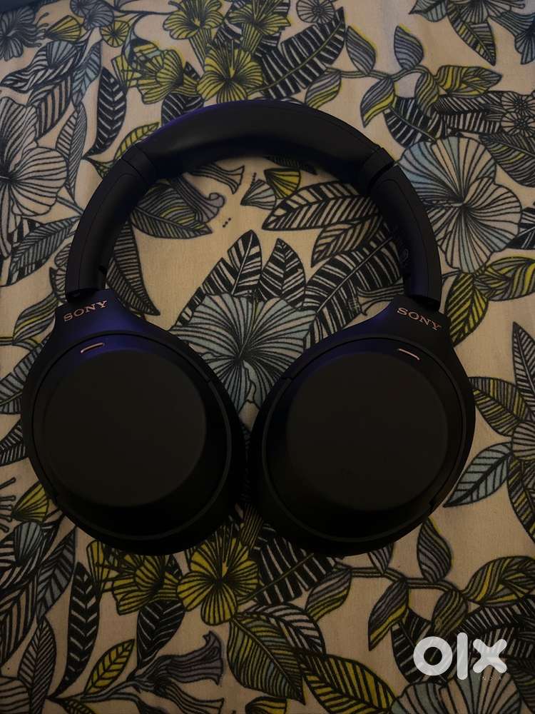 Sony Xm4 Headphones in Pristine Condition
