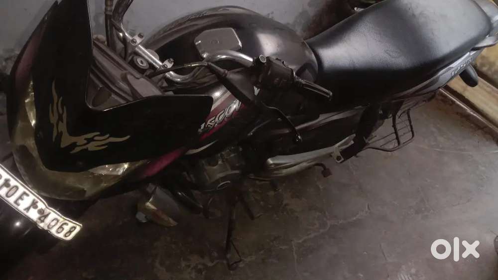 Discover 125cc Rs 32000