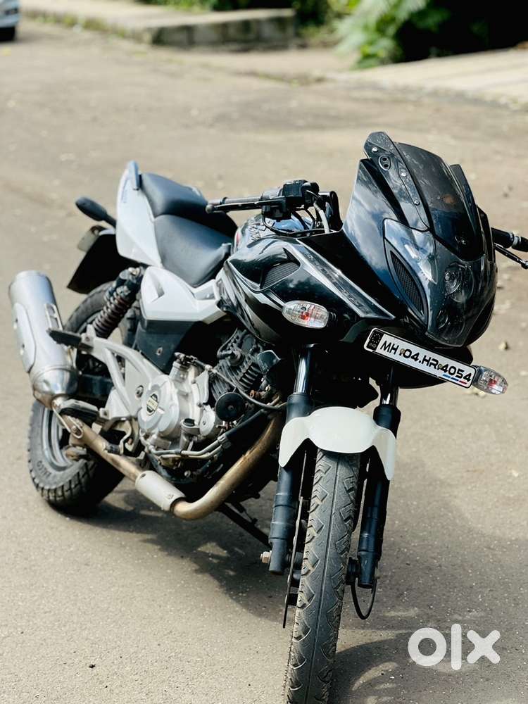 Pulsar 220 2016 Ending Third owner Nashik RTO New battery withwarranty