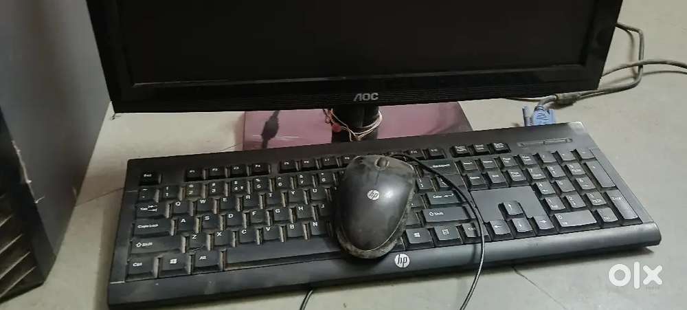 Computer kibord mouse computer tebale for condition is nice