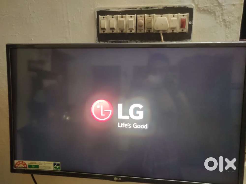 LG 32 Full HD  smart LED TV