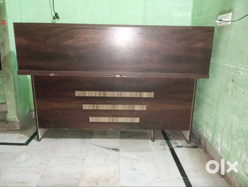 Computer table counter