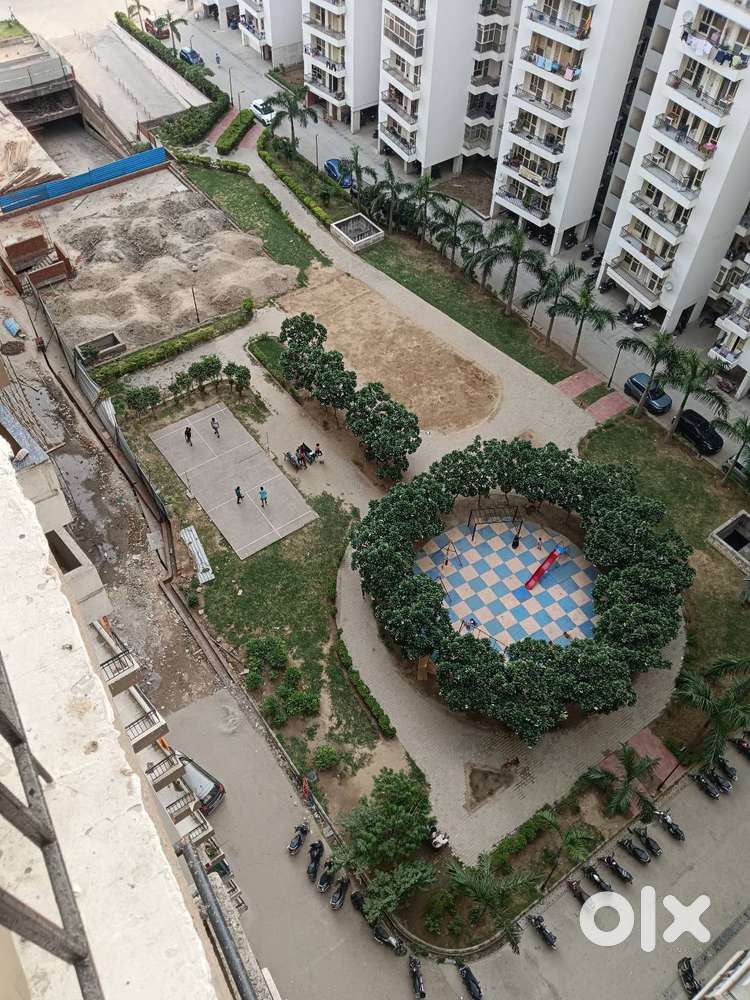 Radicon Vedantam : 3BHK Semi Furnished Flat For Rent