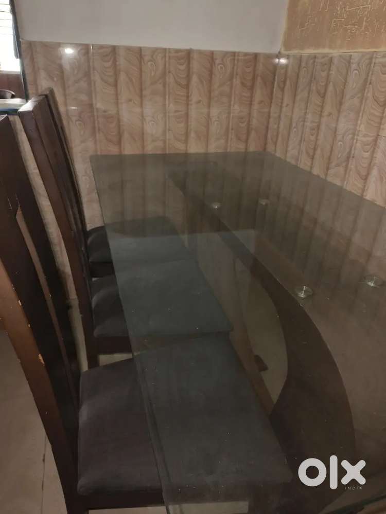 A dining table with 3 chair