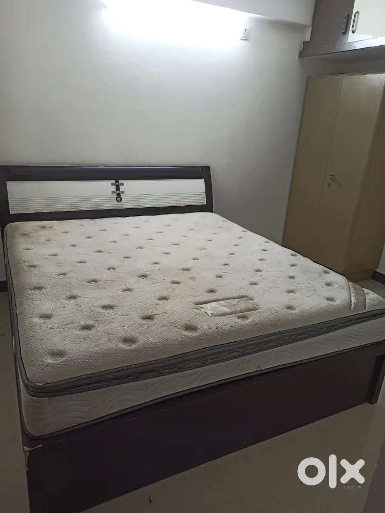 Royal oak king size wooden bed with mattress