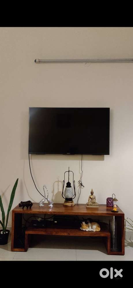 A sheesham TV console in very good condition