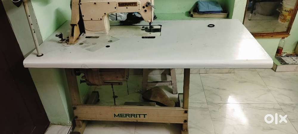 Merrit Sewing Machine with overlock machine