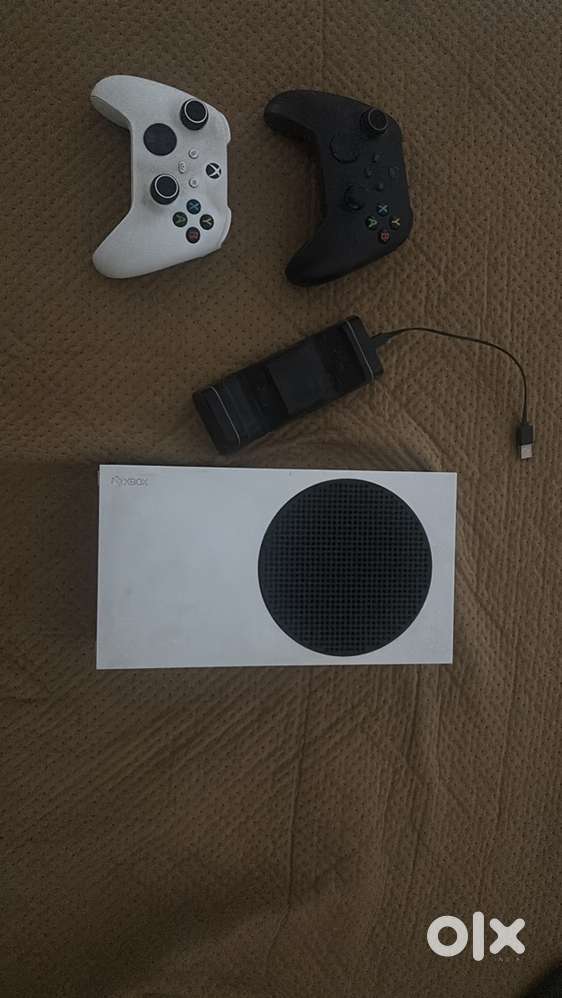 Xbox series s and bundle of accessories