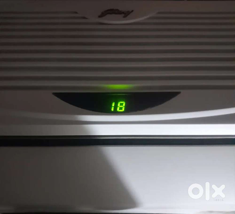 1 ton non  inverter ac sale, fitting available,good working condition