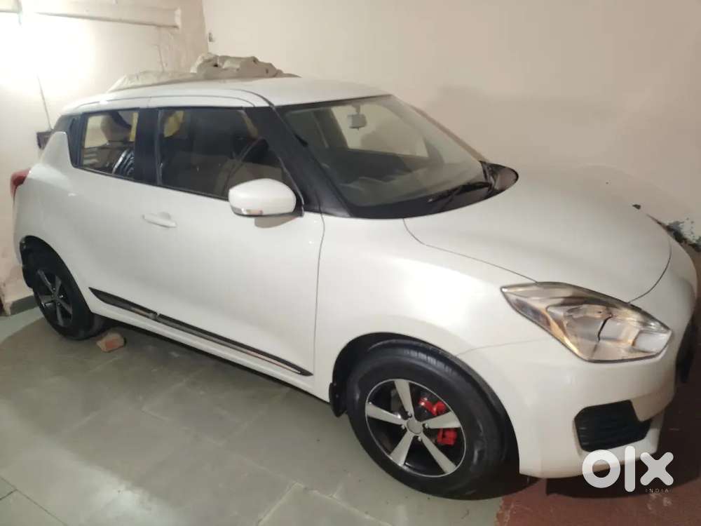 Maruti Suzuki Swift 2021 Petrol 60000 Km Driven alloys tyre showroom c