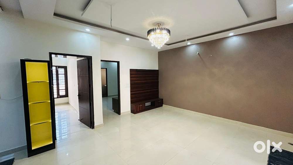 150GAJ BIG SIZE READY TO MOVE FLAT IN JUST 51.90lac SEC 115 JTPL CITY