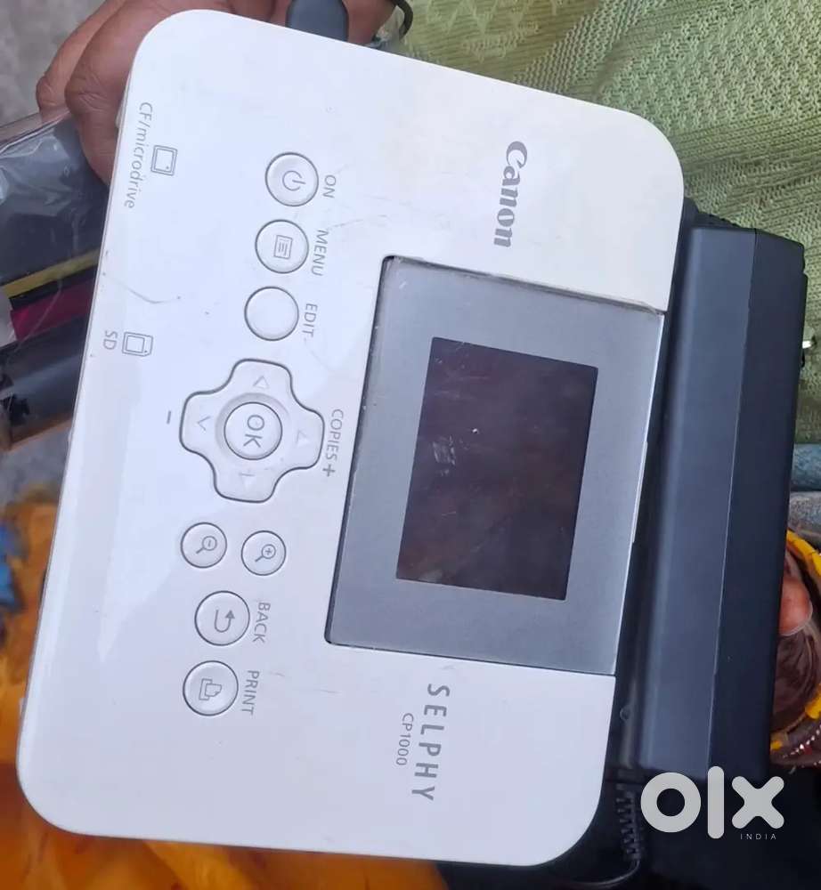  SELPHY CP1000 compact photo printer. 