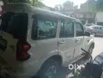 गाड़ी अच्छी है कंडीशन में है ए सी फूल काम करता है