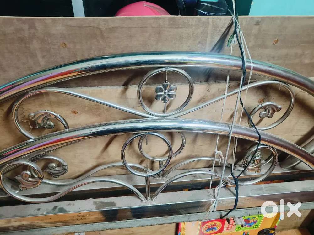 6/7 100% Steel Bed urgent sale