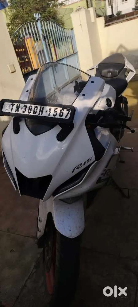R15 v4 white 2023 model