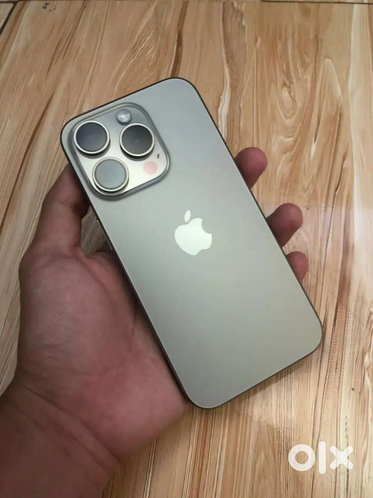 iphone 15 pro  4 month old Bill Box and Warranty available
