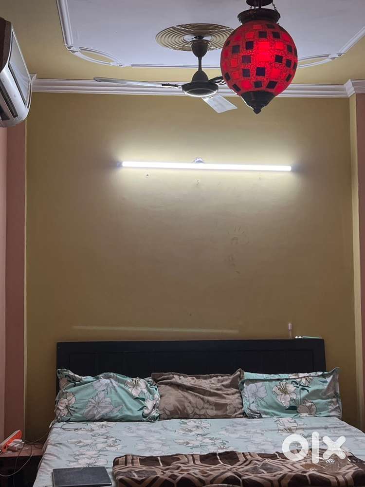 Double bed, ac, sofa, geezer