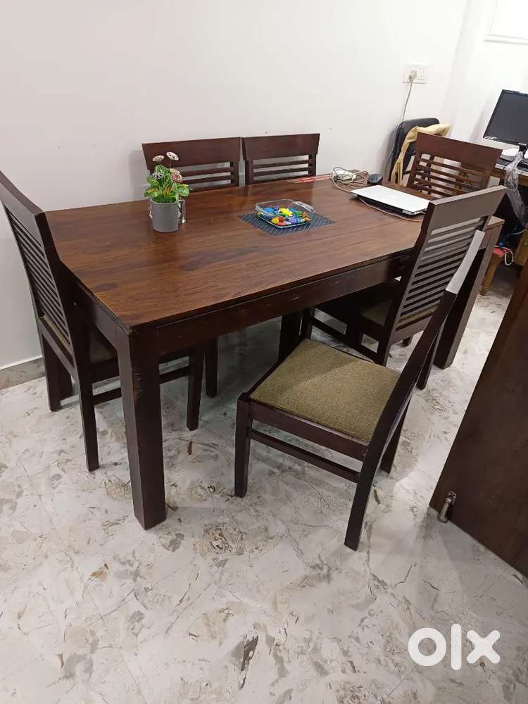 TEAK WOOD DINING TABLE AND 6 CHAIRS FOR 210000/_