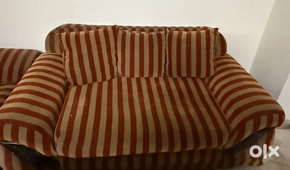 10-Seater Comfortable Sofa Set in Good Condition