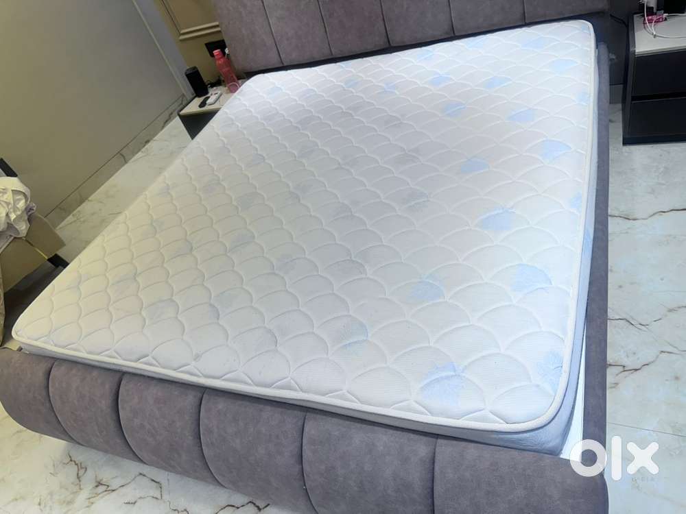 King size sleepwell mattress 72*75 *6 with memory foam a