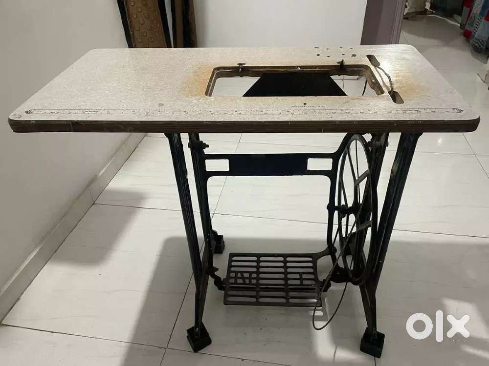 Sewing machine stand