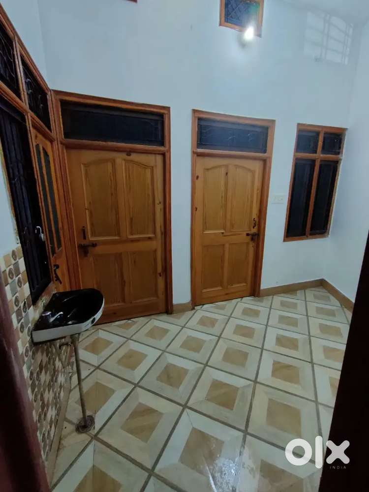 Two room set near Collectorate.