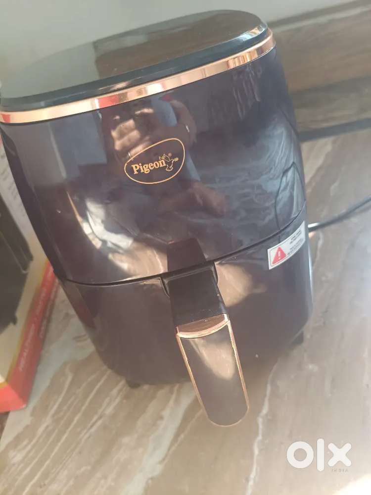 Air fryer- violet colour, shiny finish